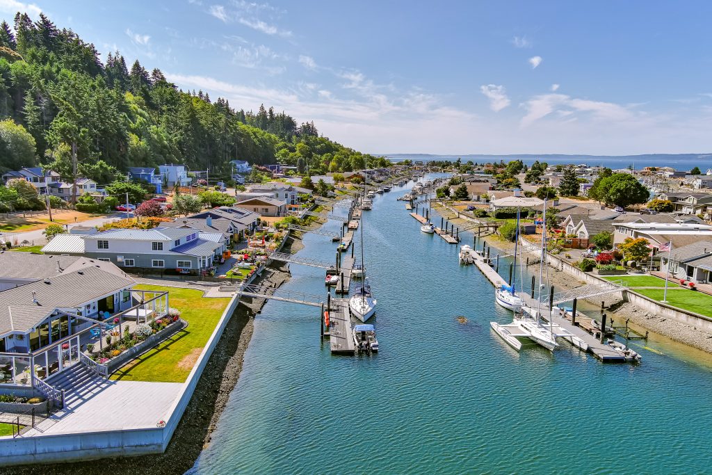 Lagoon Point, dock your boat right in front of your home